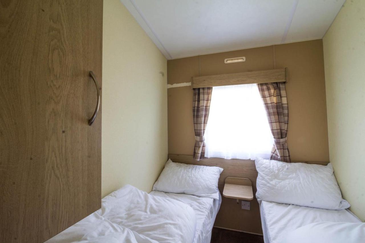 Superb 8 Berth Caravan Near Walton-On-The-Naze In Essex Ref 17175 Ngoại thất bức ảnh