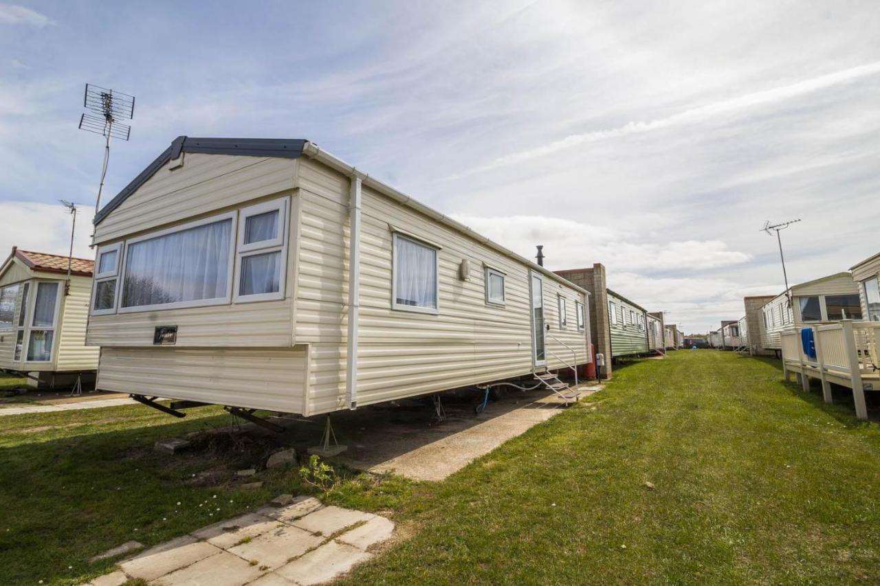 Superb 8 Berth Caravan Near Walton-On-The-Naze In Essex Ref 17175 Ngoại thất bức ảnh