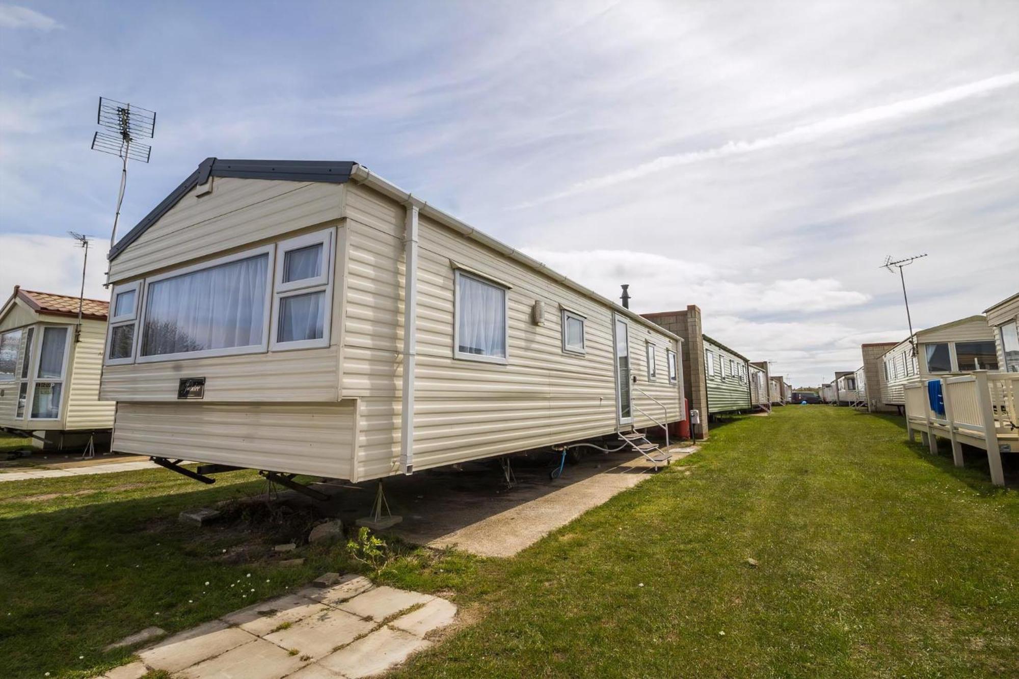 Superb 8 Berth Caravan Near Walton-On-The-Naze In Essex Ref 17175 Ngoại thất bức ảnh