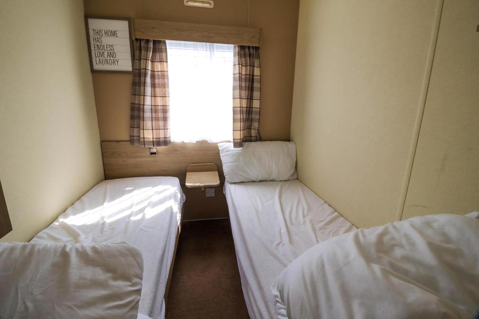 Superb 8 Berth Caravan Near Walton-On-The-Naze In Essex Ref 17175 Ngoại thất bức ảnh