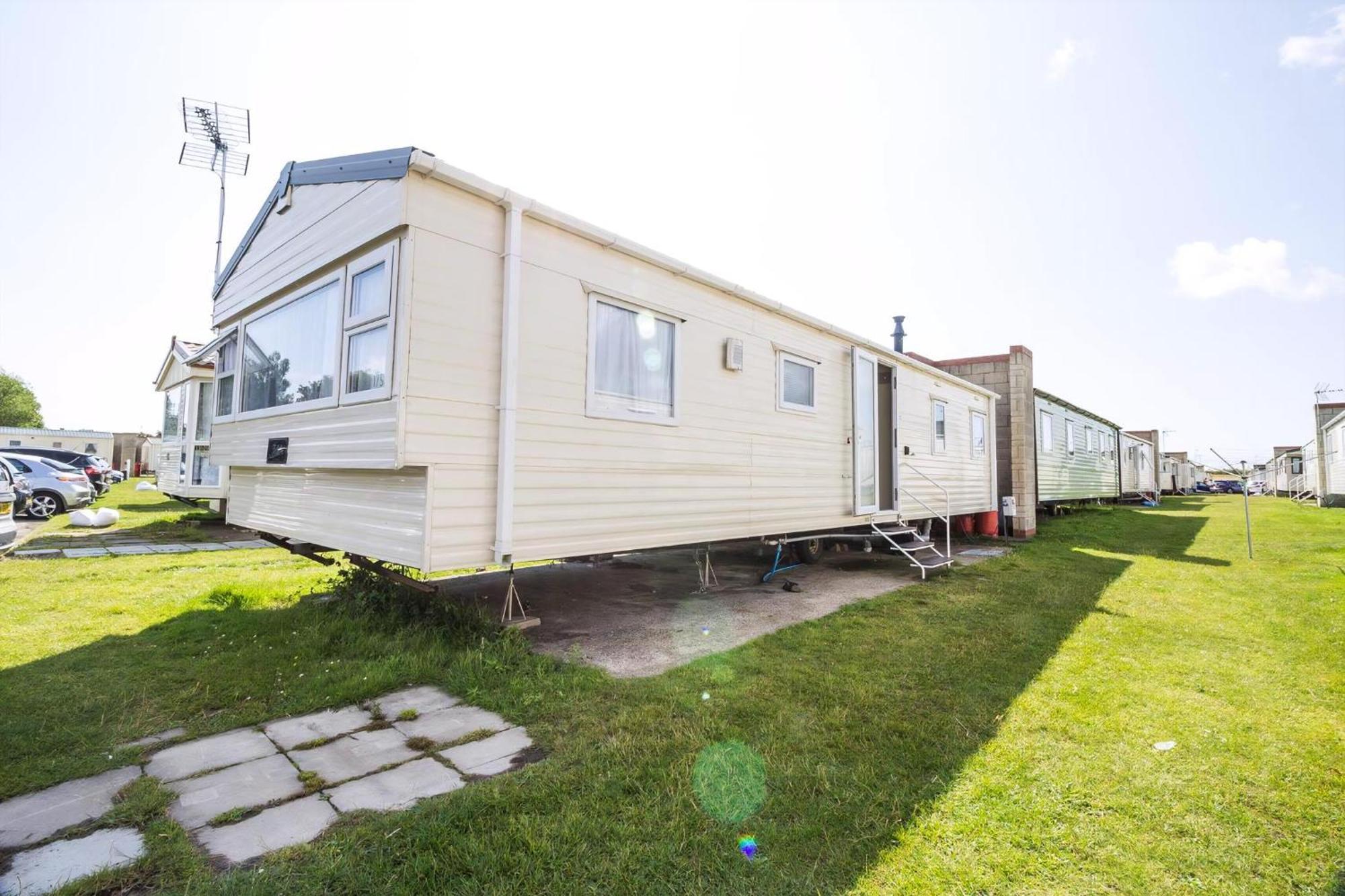 Superb 8 Berth Caravan Near Walton-On-The-Naze In Essex Ref 17175 Ngoại thất bức ảnh